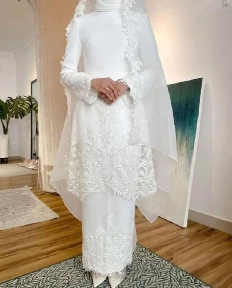 Nikah Outfit For Bride, Dress Pengantin Hijab, Simple Nikah Outfit, Engagement Dress Hijab Simple, Wedding Dress Malay, Malay Wedding Dress Nikah, Baju Kurung Wedding, Nikkah Hijab, Melayu Wedding Dress