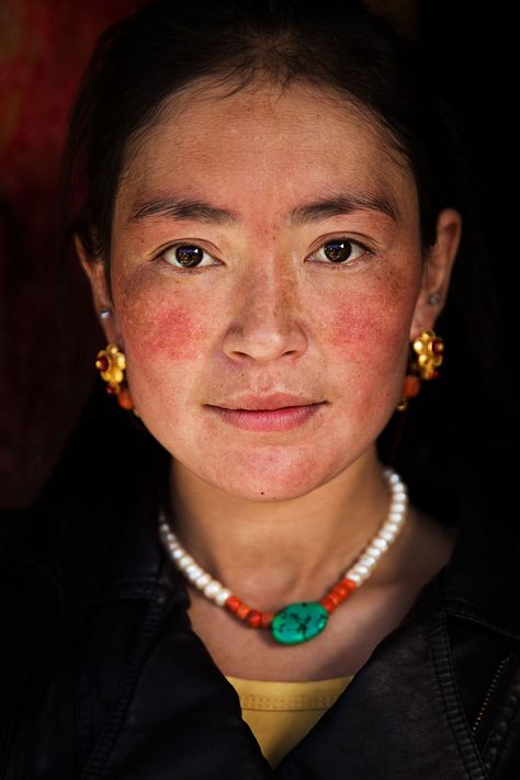 Tibetan Plateau Powerful Eyes, Tibetan Woman, Sichuan Province, Red Cheeks, Ancient Paintings, Face Drawing Reference, Photo Series, World Cultures, People Of The World