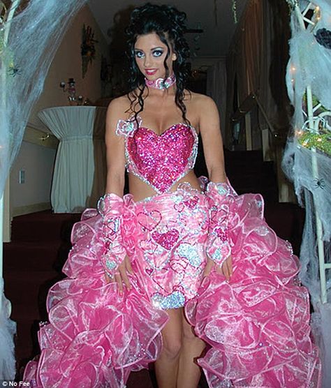 Princess: Sondra Celli, the wedding designer behind My Big Fat American Gypsy Wedding, admits that even she is shocked by its bridal requests. She designed the above frock, worn by 14-year-old Priscilla Weird Wedding Dress, Weddings By Color, American Wedding, Mothers Dresses, Wedding Outfits, Bohemian Dress, Designer Wedding Dresses, Wedding Gown, Wedding Outfit