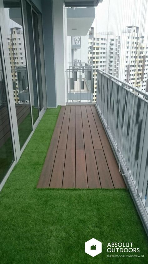 7 Planter Box Renovation Ideas for Singapore Balconies - Absolut Outdoors Artificial Grass Balcony, Modern Balcony Design, Klein Balkon Decor, Artificial Grass Backyard, Condo Balcony, Apartment Balcony Garden, Balcony Flooring, Small Balcony Garden, Modern Balcony