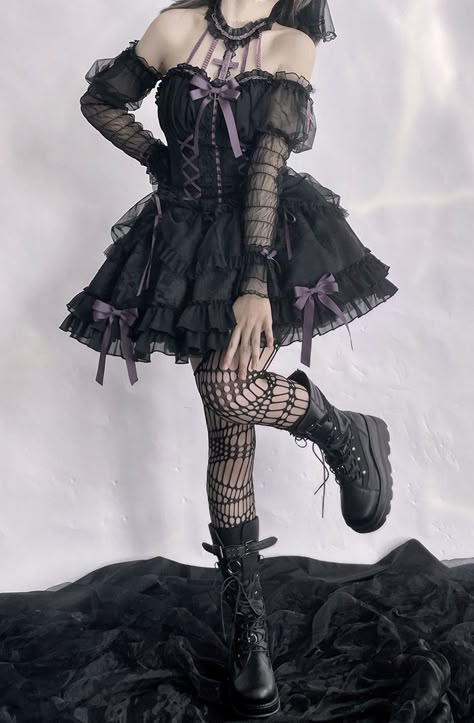 Purple Tube Top, Black Ripped Boyfriend Jeans, Y2k Fall Outfits, Purple Corset, Lolita Outfits, Gothic Cross, Vintage Preppy, Gothic Outfits, Goth Outfits