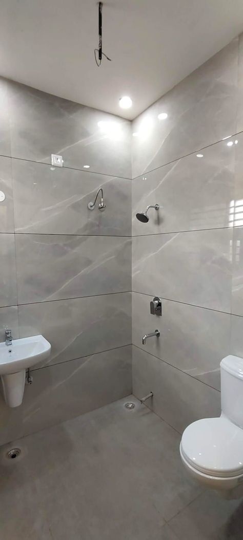 latest bathroom floor tiles designs Kitchen Tail Design, Tiles For Washroom Walls, Wall Tails Interior, Washroom Design Tiles, Tails Flooring Design Kitchen, Bathroom Tail Design, Kitchen Tails Design, Washroom Wall Tiles Design, Tails Flooring Design Bedroom