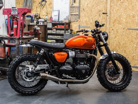 Triumph Street Twin Custom Triumph Street Twin Custom, Triumph Bonneville Custom, Triumph Street Scrambler, Triumph Moto, Moto Triumph, Triumph Street Twin, Retro Bikes, Triumph Cafe Racer, Street Scrambler