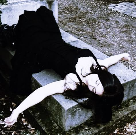 Vampire Aesthetic, Romantic Goth, Gothic Aesthetic, Goth Aesthetic, Dark Aesthetic, Me Core, My Aesthetic, A Woman, Witch