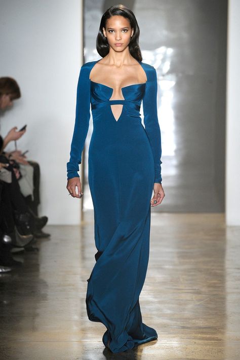 Cushnie et Ochs Fall 2014 Ready-to-Wear collection, runway looks, beauty, models, and reviews. Outfits Runway, Teal Outfits, Ellie Saab, Afrikaanse Mode, Et Ochs, Cushnie Et Ochs, Marchesa, Gorgeous Gowns, Fall 2014