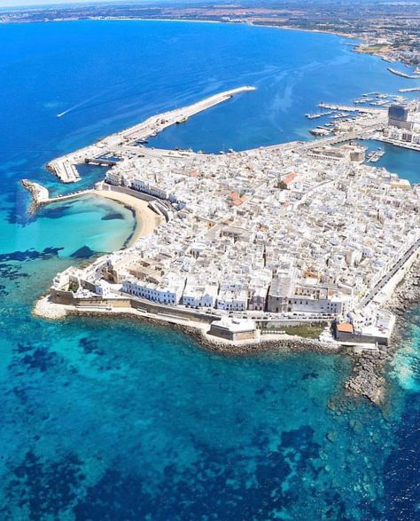 Dettagli di Gallipoli © on Instagram: “Grazie all’autore taggato! 📸 ~ @_skyiswatchingyou_ ~ 🤙#dettaglidigallipoli #weareinpuglia #puglia #apulia #salento #gallipoli #lecce…” Must See Italy, Gallipoli Italy, Italy Tourism, Italy Holidays, Regions Of Italy, Puglia Italy, Southern Italy, Travel Sites, Calabria