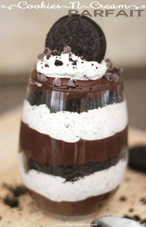 Cookies And Cream Parfait Recipe, Chocolate Pudding Desserts, Chocolate Parfait, Jar Desserts, Oreo Desserts, Dessert Cups Recipes, Mason Jar Desserts, Pudding Parfait, Dessert Parfait