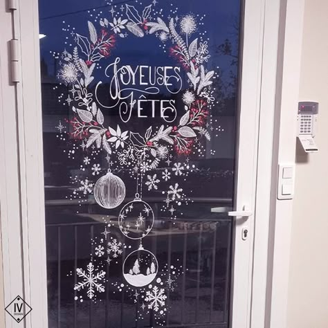 Christmas Window Art Ideas, Christmas Window Art, Winter Window Display, Painted Window Art, Christmas Window Painting, Window Drawing, Spring Window, Winter Window, Christmas Window Decorations