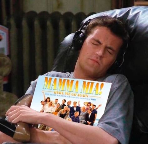 Relatable Friends, Hannah Core, Friends Moments, Mac Wallpaper, Chandler Bing, Mama Mia, Mia 3, Friends Tv Show, Friends Tv