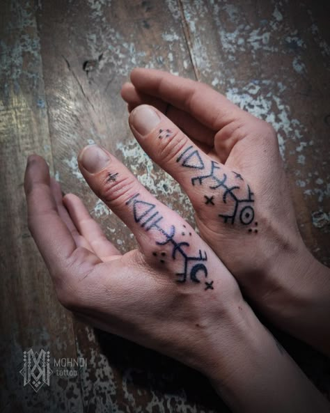 Magic Symbols Tattoo, Berber Tattoo, Pagan Tattoo, Scandinavian Tattoo, Thumb Tattoos, Symbols Tattoo, Jagua Henna, Armband Tattoos, Hand And Finger Tattoos