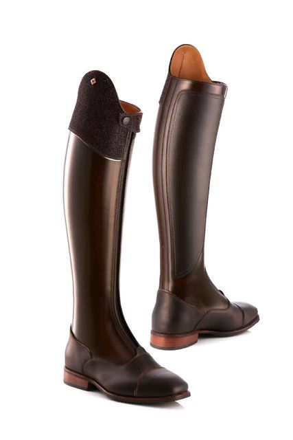 Brown Equestrian Boots, Deniro Boots, Horseback Riding Boots, Olivia Outfits, Rainboots Outfit, English Riding Boots, Dressage Boots, Horse Riding Boots, Horseback Riding Outfits