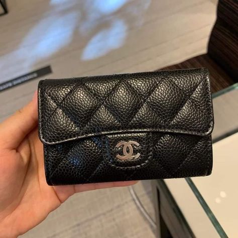 Chanel Card Holder, Rainy Wallpaper, College Tote Bag, Luxury Stuff, Wallet Luxury, Longchamp Bag, Fashionable Accessories, Money Holders, Rich Girl Lifestyle