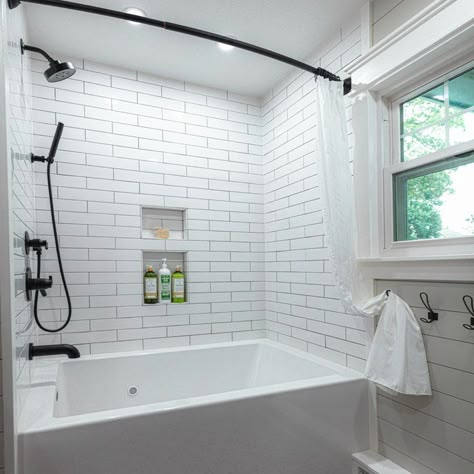 75 Tub/Shower Combo Ideas You'll Love - November, 2023 | Houzz Repose Grey Bathroom, Shower Over Bath Ideas, Cozy Bathroom Design, Shower Combo Ideas, Repose Grey, Shower Bath Combo, Barndo Ideas, Bathroom Tub Shower Combo, Wall Art Mirror