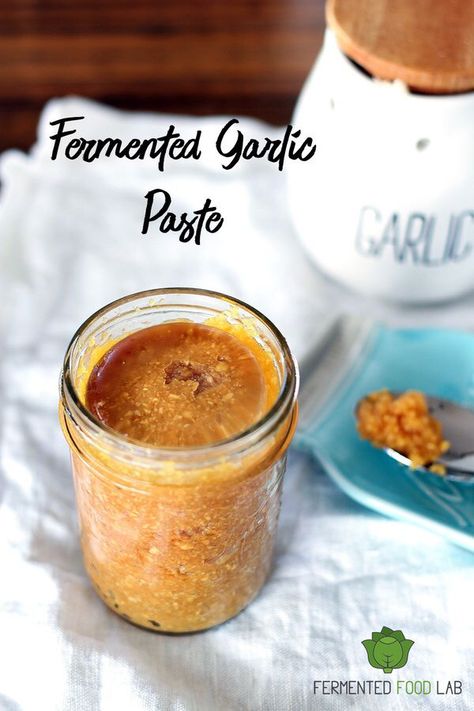 Fermented Garlic Paste - Fermented Food Lab https://www.fermentedfoodlab.com/fermented-garlic-paste/?utm_content=bufferf4a54&utm_medium=social&utm_source=pinterest.com&utm_campaign=buffer Ferment Garlic, Caramelized Garlic, Fermented Garlic, Fermented Veggies, Fermented Pickles, Fermentation Recipes, Paste Recipe, Fermented Vegetables, Fermented Drink