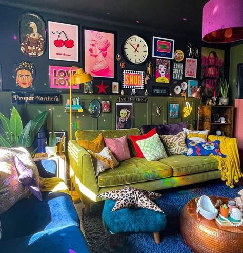 Maximalist Eclectic Decor, Disco Living Room, Eccentric Living Room, Colorful Living Room Ideas, Cool Living Room, Iconic Artists, Wooden Mask, Wall Living Room, Future Apartment Decor