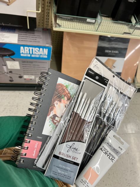 Art Materials Aesthetic, Art Supplies Aesthetic, Art Utensils, Dream Art Room, Drawing Materials, Stationery Obsession, Art Studio Room, Art Essentials, Artist Aesthetic