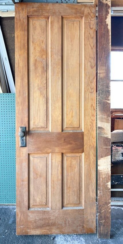 This project will show you how easy it is to turn a solid door into a bench that you can use for years to come. Old Door Tables, Door Bench, Cabinet Makeover Diy, Door Table, Kreg Tools, Doors Repurposed, Diy Fence, Solid Wood Doors, Upcycled Home Decor