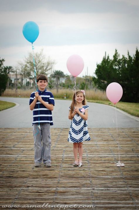 9 classy gender reveal photo ideas — The Organized Mom Life Gender Reveal Picture Ideas With Sibling, Confetti Cannon Gender Reveal, Sibling Gender Reveal, Baby Announcement Winter, Gender Reveal Photo Shoot, Gender Reveal Pictures, Gender Reveal Photography, Pregnancy Gender, Gender Reveal Photos