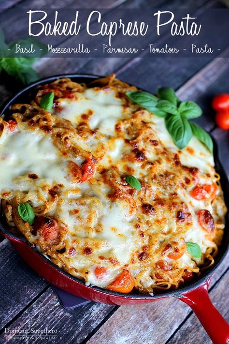 Baked Caprese Pasta is full of fresh basil leaves, tomatoes, fresh mozzarella and more! Perfect 20 minute meal! Baked Caprese, Pasta With Basil, Easy Meal Plan, Meal Plan Week, Caprese Pasta, Mozzarella Recipes, Basil Leaves, Rigatoni, Fresh Mozzarella