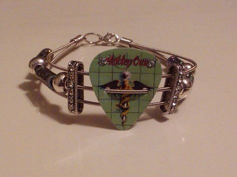 Motley Crue Dr Feelgood, Guitar String Jewelry, Dr Feelgood, Guitar String Bracelet, Estilo Hippie, I'm With The Band, Dope Jewelry, Motley Crue, Mötley Crüe