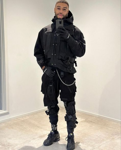 Edgy Outfits Boys, Dark Streetwear Aesthetic, Styl Emo, Techwear Ninja, Dark Streetwear, Techwear Men, Ninja Outfit, Cyberpunk Techwear, Werewolf Aesthetic