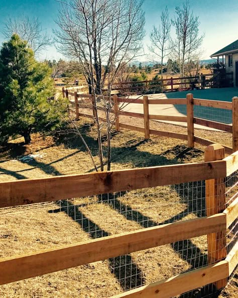 Compare Fence Styles - Denco Fence Company - Denver, Colorado Pasture In Front Of House, Home Fences And Gates, Front Yard Farm Fence, Fencing Ideas Farmhouse, 5ft Wood Fence Ideas, Farmhouse Fence Ideas Front Yards Wood, Fencing For Acreage, Decorative Split Rail Fence Ideas, Country House Fence