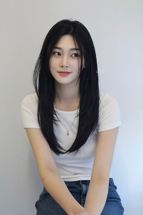 Long Hair Korean Style, Korean Straight Hair, Korean Long Haircut, Korean Haircut Long, Korean Hairstyle Long, Black Hair Korean, Korean Hairstyles Women, Korean Long Hair, Pretty Hair Cuts