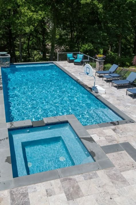 ColorScapes Caribbean Blue | NPT Pool Finishes Light Colored Pools, Pool Color Schemes, Gray Pool Deck, Big Pool Ideas, Small Swimming Pool Ideas, Pool Hardscape, Npt Pool Finish, Best Pool Designs, Pool With Hot Tub