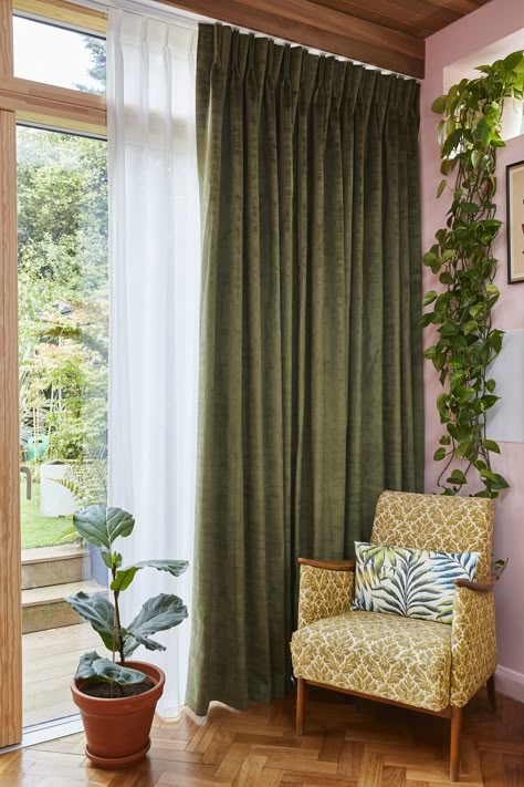 Green Curtains Living Room, Green Curtains Bedroom, Velvet Curtains Living Room, Window Curtain Designs, Curtains Living Room Modern, Eclectic Wallpaper, Mid Century Modern Curtains, Layered Curtains, Green Curtains