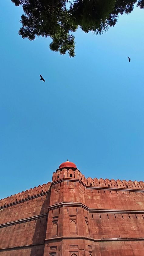 Aesthetic photo of red fort,delhi Red Fort Photography, Delhi Aesthetic Pics, Red Fort Aesthetic, Fort Aesthetic, Delhi Aesthetics, Jaipur Architecture, Aesthetic Delhi, Delhi Places, Delhi Trip