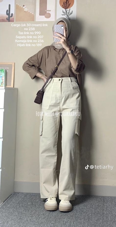 Outfit Kulot Hijab Casual, Ootd Ideas Hijab, Ootd Sporty Hijab, Ootd Kulot Hijab, Ootd Cargo Pants Hijab, Cargo Pants Outfit Hijab, Ootd Cargo Pants, Outfit Celana Cargo, Ootd Cargo