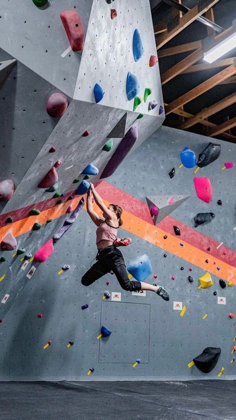 Indoor Rock Climbing Photoshoot, Rock Climbing Beginner, Climbing Astethic, Indoor Bouldering Aesthetic, Climbing Gym Aesthetic, Indoor Rock Climbing Aesthetic, Climbing Photoshoot, Rock Climbing Indoor, Climbing Competition