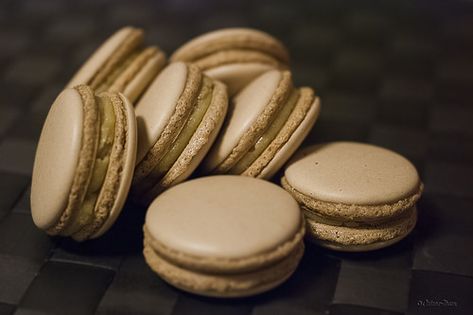 Caramel Macchiato Macarons, Macaron Recipes, French Buttercream, Tea Party Sandwiches, Italian Gourmet, French Macaron, Party Sandwiches, Curd Recipe, Salted Caramel Sauce