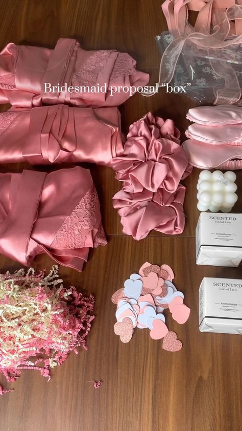 Wedding Gifts For Bride From Bridesmaid, Brides Box Ideas, Bridesmaids Gift Boxes Ideas, Present For Bridesmaid, Things To Put In Bridesmaids Boxes, Bridesmaid Proposal Gift Bags, Gift Box Ideas For Bridesmaids, Diy Gifts For Bridesmaids, Gift Box Bridesmaid