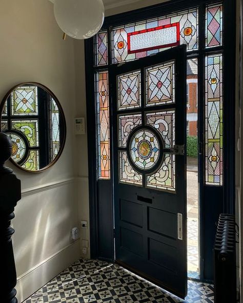 Modern Stained Glass Front Door, Internal Front Door, Stainglass Front Doors, Stain Glass In House, Stain Glass Doors Entrance, Fromt Door Ideas, Front Door Stained Glass Window, Stained Glass Doors Entrance, Stain Glass Front Door