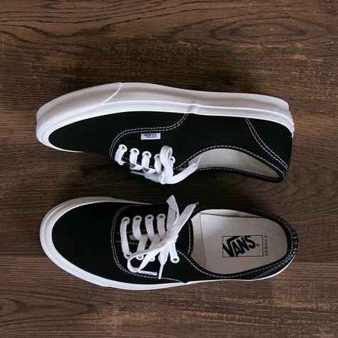 Vans Vault Outfit Men, Black Shoes Men Casual, Vans Shoes For Men, Vans Shoes Men, Vans For Men, Vans Outfit Men, Van Shoes, Vans Shoes Fashion, Vans Authentic Black