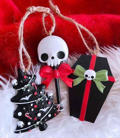 Merry Creepmas, Spooky Tree, Goth Christmas, Spooky Christmas, Newbury Park, Creepy Christmas, Hand Painted Decor, Spooky Cute, House Items