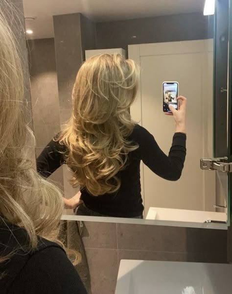 Pretty Blonde Hair, Hair Goal, Long Healthy Hair, Honey Blonde Hair, Haircuts For Wavy Hair, Blowout Hair, Fresh Hair, Chic Hairstyles, Stockholm Style