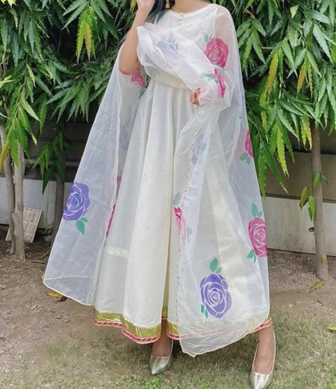 White Organza Dupatta For Spring, Floral Organza Dupatta Suits, Plain Suit With Printed Dupatta, Wow Dresses, Traditional Multicolor Hand Painted Dupatta, Hand Painted Organza Dupatta, Handpainted Dupattas Organza, Orange Dupatta, Dresses Plain