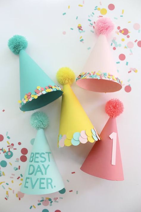 How To Make Mini Birthday Hats, Diy Party Hats For Kids, Diy Birthday Hat For Baby, Diy Birthday Party Hats, Pom Pom Birthday Hat, Party Hat Craft, Party Hat Template, Cheap Party Decorations, 1st Birthday Hats