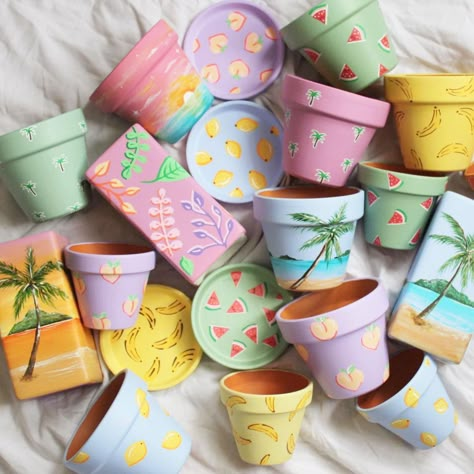 Painting Pots Ideas, Painting Pots, Club Tropicana, Pots Diy, Mini Plant Pots, Plant Pot Design, Diy Pottery Painting, Flower Pot Art, Pot Painting