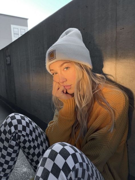 Carhartt beanie girl Skater Girl Outfits Grunge, Skater Girl Aesthetic, Beanie Outfit, Carhartt Beanie, Skater Girl Outfits, Skater Aesthetic, Skater Girl, Skater Girls, Edgy Outfits