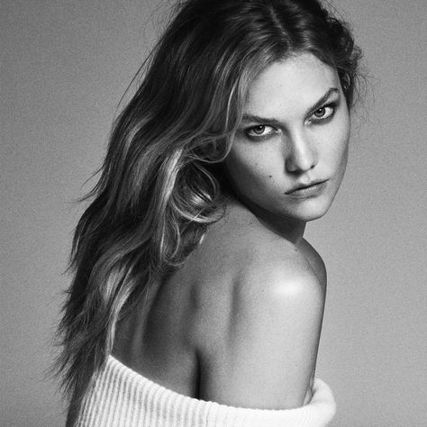 Karlie Kloss wears her hair in tousled tresses while giving a smoldering stare… Ladylike Dress, Cool Attitude, Magazine Vogue, Photography Shoot, Dior Dress, High Fashion Photography, Creative Photography Techniques, Natalia Vodianova, W Korea