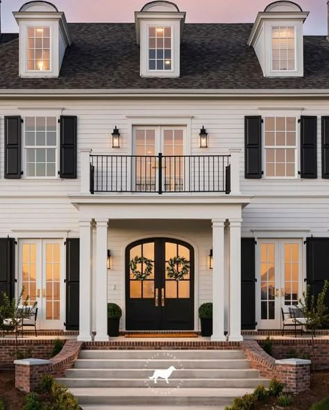 gorgeous houses 🏡 on Instagram: "A Georgian Revival home nestled in the foothills. 🏠⛰ Cr: @stevetiek Arch Plans & Interiors: @stevetiek Photos: @joshwacaldwell #classic #georgian #bhghome #prettylittleinteriors #ltkhome #homeimprovements #homedecor #homewithrue #interiordesign #smpliving #smmakelifebeautiful #homemademodernhome #moderninterior #showmeyourstyled #styleathome #seasonsofsimplicity #simplehomestyle #howwedwell #bhghome #ourtruehaven #standoutstyling #homesohard #houseenvy" Modern Georgian House, Steve Tiek, Georgian Colonial House, House With Front Porch, Georgian Revival Homes, Modern Colonial House, Colonial Revival House, Georgian Revival, Modern Georgian