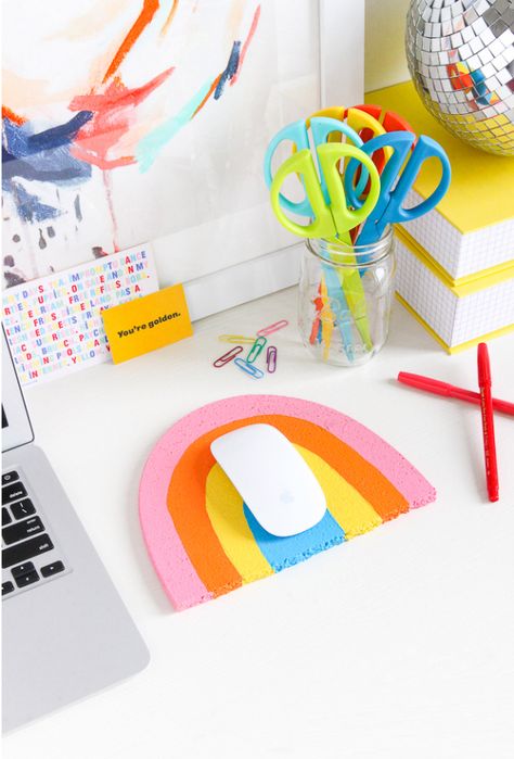 Diy Mouse Pad, Diy Desk Accessories, Martha Stewart Paint, Colorful Desk, Diy Rainbow, Rainbow Decorations, Diy Desk, Crafts For Girls, Diy Canvas