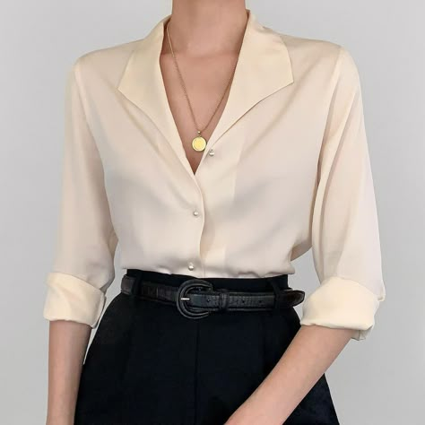 Blouse Casual Fashion, Smart Casual Wear, Trendy Shirt Designs, Cream Silk, Office Outfit, Stylish Work Outfits, Vintage Ralph Lauren, Collar Designs, Classic Dress