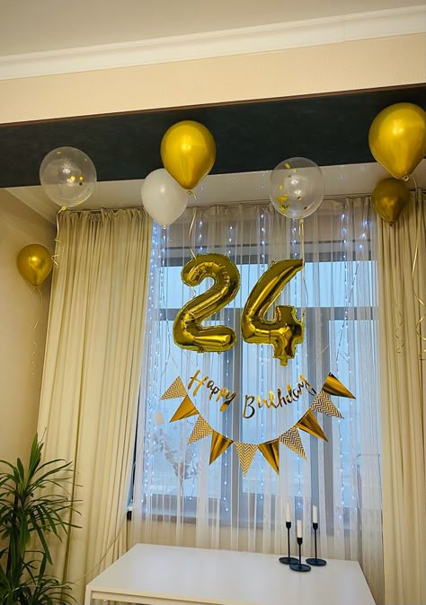 Simple 24th Birthday Decorations, Bday Decorations At Home, 24th Birthday Ideas Decorations, Simple Birthday Table Set Up, Birthday Decoration Ideas For Men, Simple Bday Decor, Bday Decoration At Home, Simple Balloon Decorations For Birthday, Birthday Decorations Bedroom