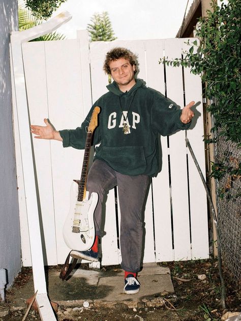 Mac Demarco Aesthetic, Mac Demarco Shirt, Marc Demarco, Estilo Vans, Mac Demarco, Tumblr Outfits, Big Mac, Old Dogs, Cool Fits