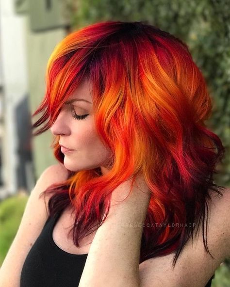 Red And Orange Hair, Fire Hair Color, Fire Woman, Fire Pokemon, Fire Hair, Bright Hair Colors, Bright Hair, Short Hair Color, Foto Poses