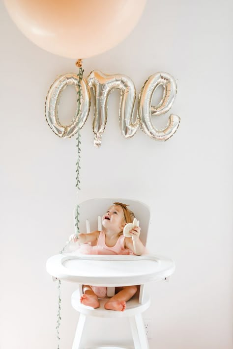 Remerie’s Peach Party 1st Birthday Party Picture Ideas, Simple Cute First Birthday, Small 1 Year Birthday Party, First Birthday Party Photography, Neutral First Birthday, 1st Birthday Girl Simple, First Birthday Centerpieces Girl, One Balloon 1st Birthdays, Small 1st Birthday Party Ideas